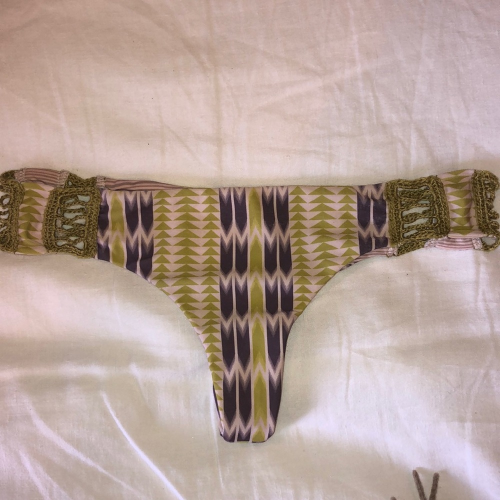 Patterned Acacia thong bikini bottom